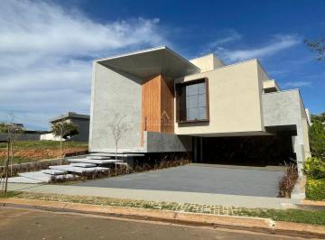 oiihedm2nwnmyjrlmtcwntgx_md · Casa à venda no condomínio Quinta do Golfe Jardins com 4 suítes