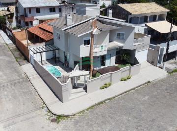 Casa · 201m² · 3 Quartos · 3 Vagas · Casa de Alto Padrão no Mar Grosso