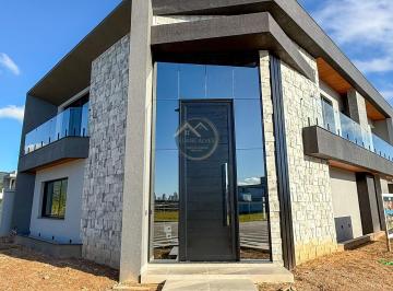 Casa · 440m² · 4 Quartos · 4 Vagas · Casa Riviera