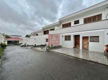 Casa · 210m² · 4 Quartos · 2 Vagas · Casa em condomínio com 5 casas para locação no Planalto Paulista