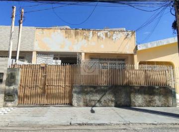 Comercial · 240m² · 4 Quartos · 1 Vaga · Versatilidade e Espaço no Coração da 13 de Julho: Casa com 4 Quartos e Quintal Amplo!