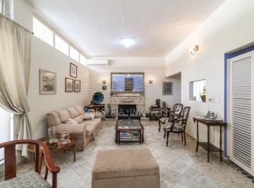 Casa · 402m² · 2 Quartos · 4 Vagas · Casa em rua calma na melhor localização do Real Parque. Ao lado do Condomínio Pignatari!