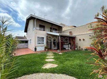 Casa · 194m² · 3 Quartos · 2 Vagas · Sobrado á venda com três dormitórios sendo uma suíte, quintal no Condominio Grape Village em Vinhedo