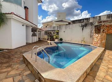 Casa · 557m² · 5 Quartos · 7 Vagas · Sobrado com 5 quartos à venda, bairro Morada da Colina - Uberlândia/MG