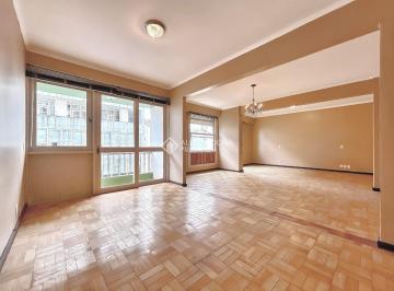 Apartamento · 139m² · 3 Quartos · Apartamento amplo em andar alto com sacada!