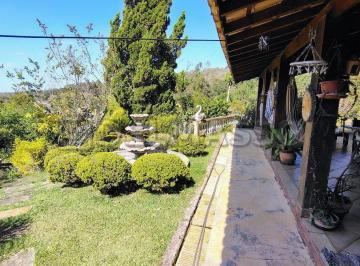Rural de 3 quartos, Ibiúna · Belíssima chácara toda gramada e com jardim espetacular!