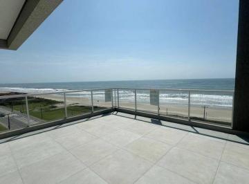 Apartamento · 278m² · 4 Quartos · 2 Vagas · COBERTURA FRENTE AO MAR NO BALNEÁRIO RAINHA DO MAR! O SEU REFÚGIO EM ITAPOÁ SC