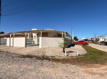 Casa · 67m² · 3 Quartos · 3 Vagas · Casa de Esquina com 3 Quartos (1 Suíte) – Próxima ao Centro Comercial em Itapoá-SC