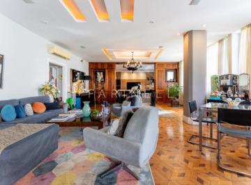 11544-20241025122045_zap.jpg · Apartamento muito claro e com ótima planta pertinho da praia de Copacabana.