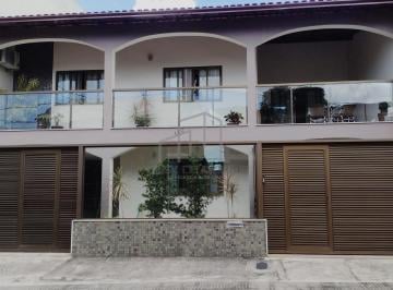 whatsapp-image-2023-10-04-at-14-56-231696442212468.jpeg · Essa casa é uma verdadeira joia, casa duplex com entradas independentes, possui três vagas de garage