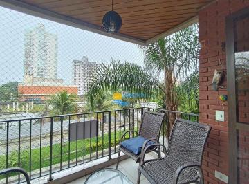 bf2fb25bddb4776c898549bcf7810806e8dcc9ce · Apartamento próximo à praia com sacada — Enseada — Guarujá