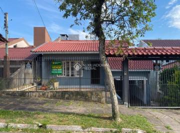 Casa · 270m² · 3 Quartos · 2 Vagas · Sobrado com 3 quartos, 1 suíte, garagem coberta para 2 carros, churrasqueira e pátio...