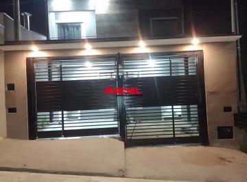 Casa · 140m² · 4 Quartos · 2 Vagas · Investimento Lucrativo: Dois Sobrados Independentes com Alto Potencial de Renda Passiva