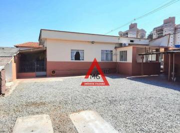 78be3ba9f723022444e4406ed5714ac848baeb43 · Casa ampla com 3 quartos e estacionamento, ótima localização no bairro Varginha em Itajubá/MG