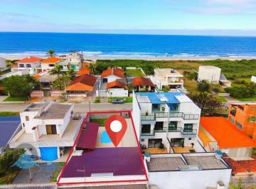 Casa proximo ao mar · Casa à venda em Guaratuba-PR, bairro Coroados: 3 quartos, 1 suíte, 2 banheiros, 130m². Piscina a 50m