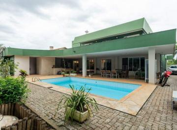 Casa · 703m² · 5 Quartos · 2 Vagas · Casa Brutalista Assinada por Mafalda Biavati no Lago Norte: Design Atemporal e Potencial Único!