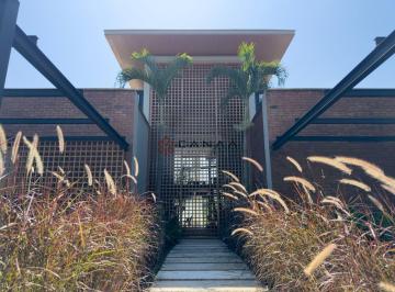 Casa · 350m² · 6 Quartos · 2 Vagas · Moderna e nova casa de canal, proxima a praia privativa do luxuoso portobello