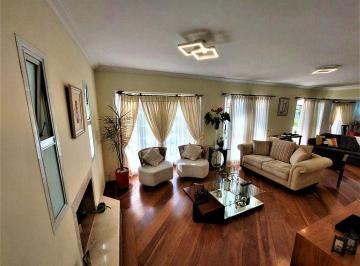 4a039c4bd832f15d0b41cae8fbac30b64bfc1bb8 · Por $1.100.000, desvenda-se a beleza arquitetônica. Com 306 m² de construção e 374 m² de terreno, 4 