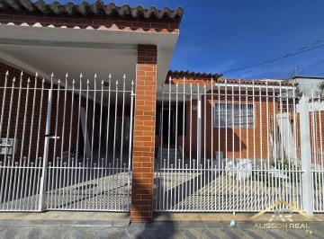 Casa · 250m² · 3 Quartos · 2 Vagas · Casa Térrea com Terreno 250m² - Ideal para construtores.