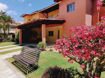 Casa · 302m² · 4 Quartos · 2 Vagas · Viva com Estilo e segurança: Casa Duplex em Condomínio, piscina.