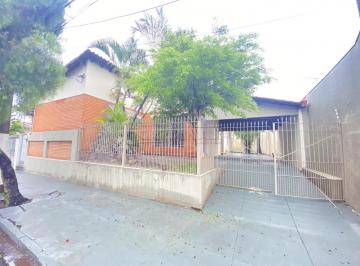 Casa · 300m² · 4 Quartos · 3 Vagas · Casa bem espaçosa no centro da cidade em ótima localização