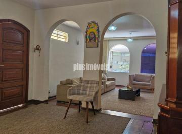 Casa · 196m² · 3 Quartos · 2 Vagas · Amplo com muita luz, quintal e bem localizado