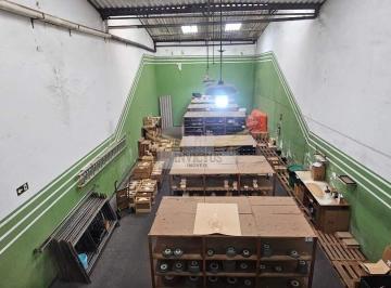 Comercial · 260m² · 2 Vagas · Galpão Comercial para Comprar, 260m² - Jardim Santo Antônio, Santo André/SP.