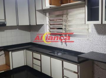 Casa · 250m² · 3 Quartos · 2 Vagas · Sobrado à Venda com 3 Dormitórios (1 Suíte), 2 Vagas Cobertas e Churrasqueira!