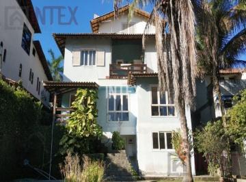 Foto 01 · Casa triplex com 4 quartos, sendo 4 suites e 3 vagas para venda em Pendotiba, Niterói-RJ