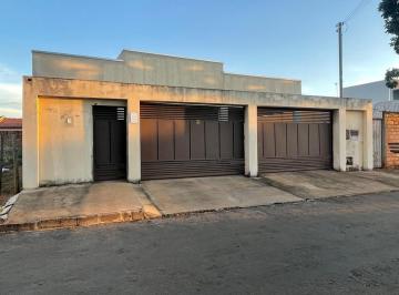 Casa · 240m² · 4 Quartos · 3 Vagas · Casa - Uruaçu