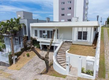 Foto 01 · Casa à venda no Centro - 3 Quartos, 2 Pavimentos, Garagem para 3 Carros e Amplo Terreno de 427 m² -