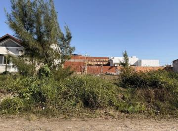 Terreno · 300m² · Terreno localizado à 450 metros do mar