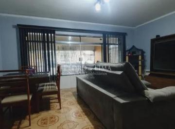 Casa · 206m² · 2 Quartos · 2 Vagas · Casa no Tatuapé com 2 quartos sendo 2 suítes, quintal, 2 edículas