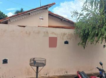 Casa · 123m² · 2 Quartos · 4 Vagas · Casa Padrão à Venda