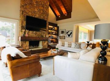 Casa · 567m² · 5 Quartos · 3 Vagas · Casa de Alto Padrão em condomínio de luxo em Gramado