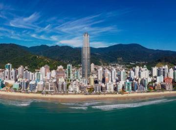 Apartamento · 164m² · Sofisticado empreendimento no centro de Itapema,ampla área de lazer.