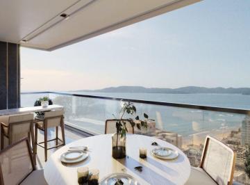 Apartamento · 169m² · Empreendimento ótimo,com lazer,em Meia Praia.