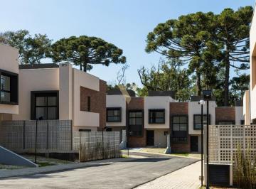 Casa · 105m² · 3 Quartos · 2 Vagas · Casa em condomínio, pronta para morar, com 3 quartos em Santa Felicidade
