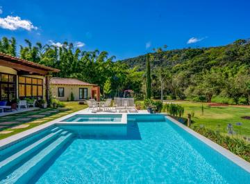 Casa · 630m² · 4 Quartos · 9 Vagas · Casa linear com 4 quartos em Itaipava, Petrópolis