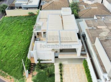 Casa · 400m² · 3 Quartos · 4 Vagas · Casa térrea à venda no Gaivota I com 3 suítes.