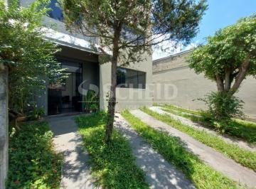 Comercial · 600m² · 10 Vagas · Prédio comercial com 3 pavimentos - Localização Privilegiada