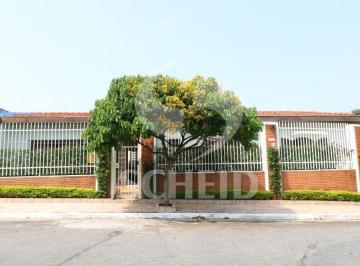 Casa · 250m² · 3 Quartos · 2 Vagas · Casa térrea confortável com 3 suítes, escritório e solarium no Jardim Aeroporto