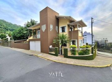 Casa · 315m² · 4 Quartos · 4 Vagas · Linda casa de esquina com piscina - Vila Nova - Jaraguá do Sul/SC