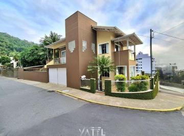 Casa · 315m² · 4 Quartos · 4 Vagas · Linda casa de esquina com piscina - Vila Nova - Jaraguá do Sul/SC