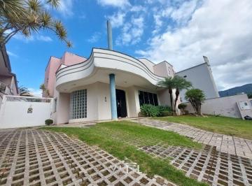 Comercial · 438m² · 6 Vagas · Casa Comercial Totalmente Reformada no Centro de Jaraguá do Sul – Estrutura Completa para Clínica ou