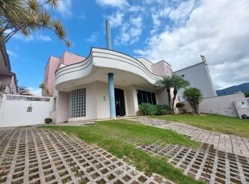 Comercial · 438m² · 6 Vagas · Casa Comercial Totalmente Reformada no Centro de Jaraguá do Sul – Estrutura Completa para Clínica ou
