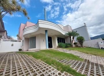 Comercial · 438m² · 6 Vagas · Casa Comercial Totalmente Reformada no Centro de Jaraguá do Sul – Estrutura Completa para Clínica ou