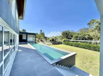 Casa de 4 quartos, Cotia · Casa Cinematográfica