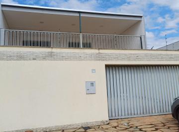 Casa de 4 quartos, Taguatinga · Excelente casa sobrado QNE 19 04 quartos 2 suítes garagem coberta