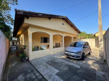 Casa de 3 quartos, Itanhaém · casa lote inteiro próximo a praia com 3 quartos sendo escritura 